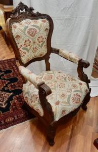 Refined 19th-century walnut armchair